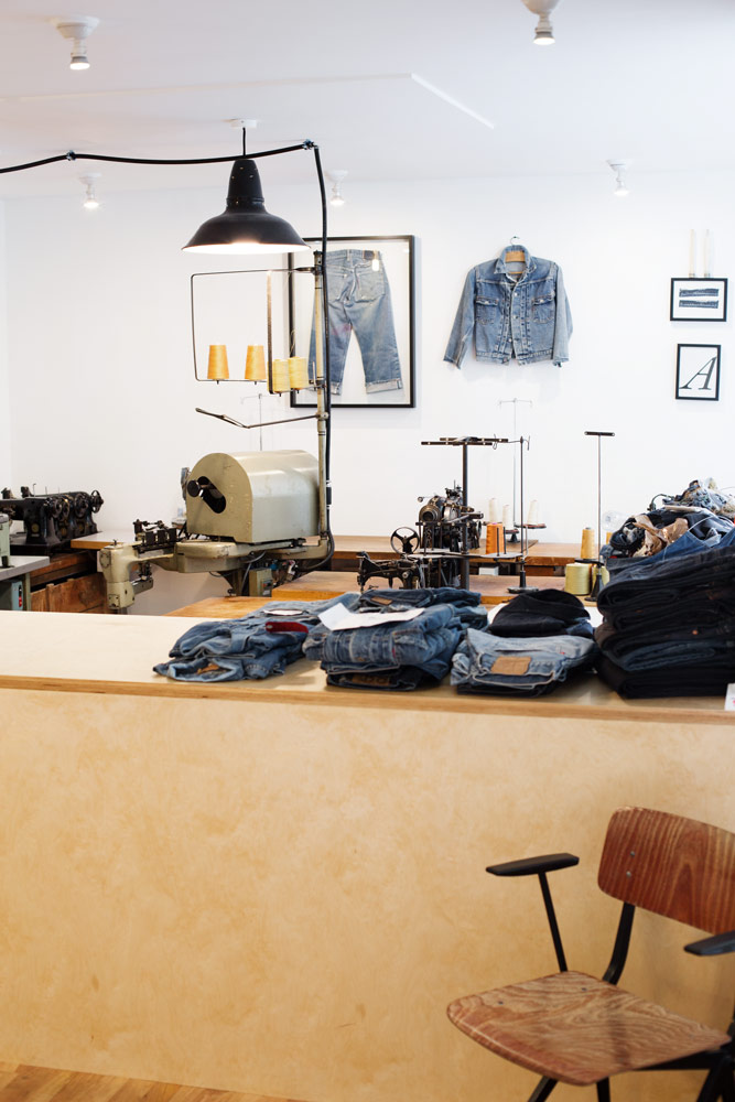 Boutique atelier de réparation de denim et jeans d'Arthur Leclercq SuperStitch à Paris