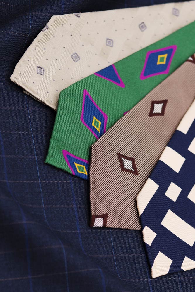 cravates-buttice-paris-naples-tissu-costume-bleu
